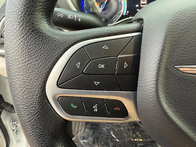 Chrysler Pacifica Vehicle Full-screen Gallery Image 22