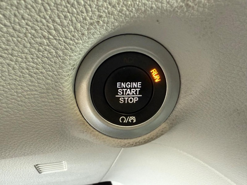 Chrysler Pacifica Vehicle Full-screen Gallery Image 24