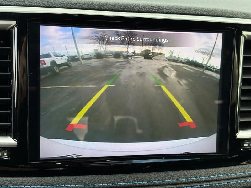 Chrysler Pacifica Vehicle Full-screen Gallery Image 26