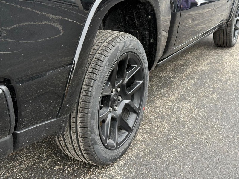 Ram 1500 Vehicle Full-screen Gallery Image 6