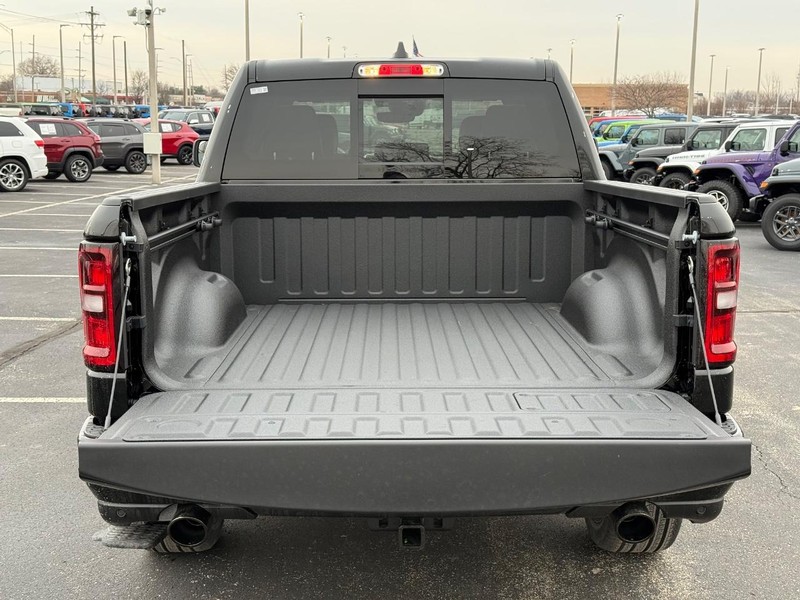 Ram 1500 Vehicle Full-screen Gallery Image 7