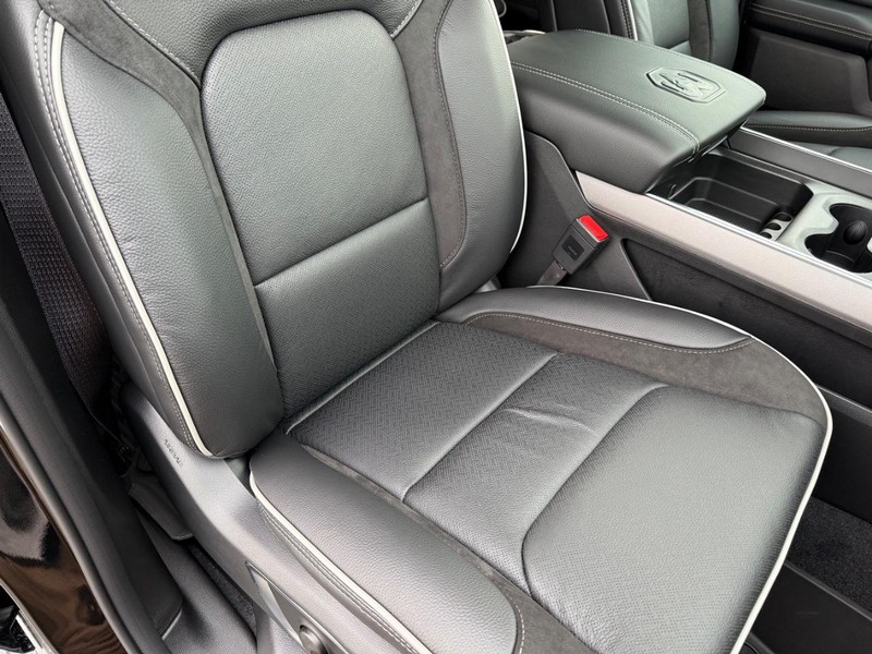 Ram 1500 Vehicle Full-screen Gallery Image 16