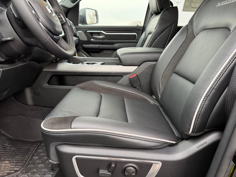 Ram 1500 Vehicle Full-screen Gallery Image 18