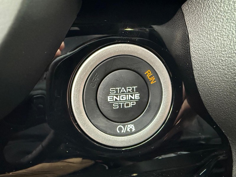 Ram 1500 Vehicle Full-screen Gallery Image 22