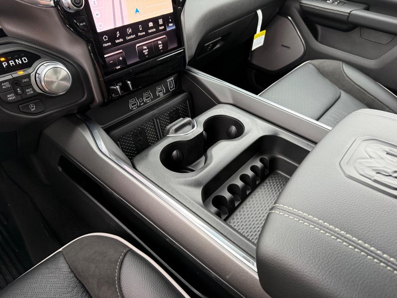 Ram 1500 Vehicle Full-screen Gallery Image 25