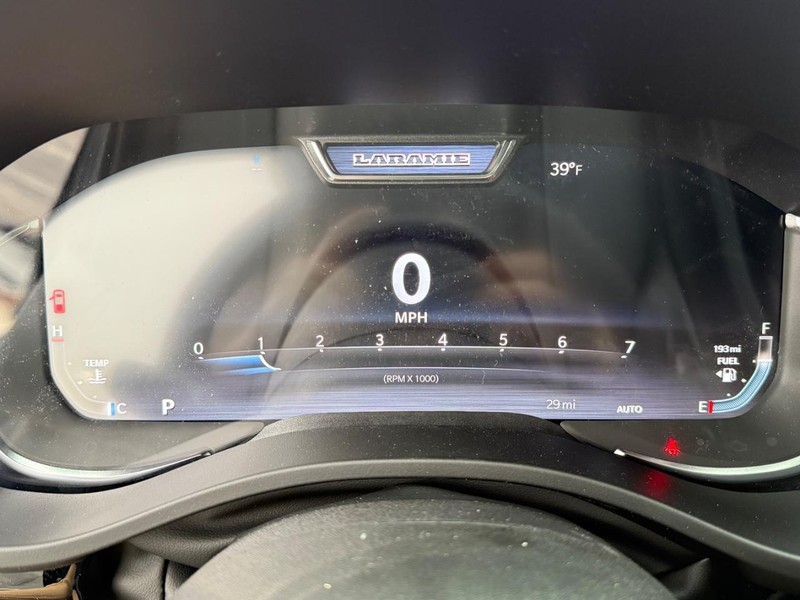 Ram 1500 Vehicle Full-screen Gallery Image 28