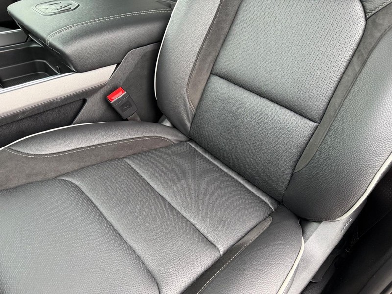 Ram 1500 Vehicle Full-screen Gallery Image 30