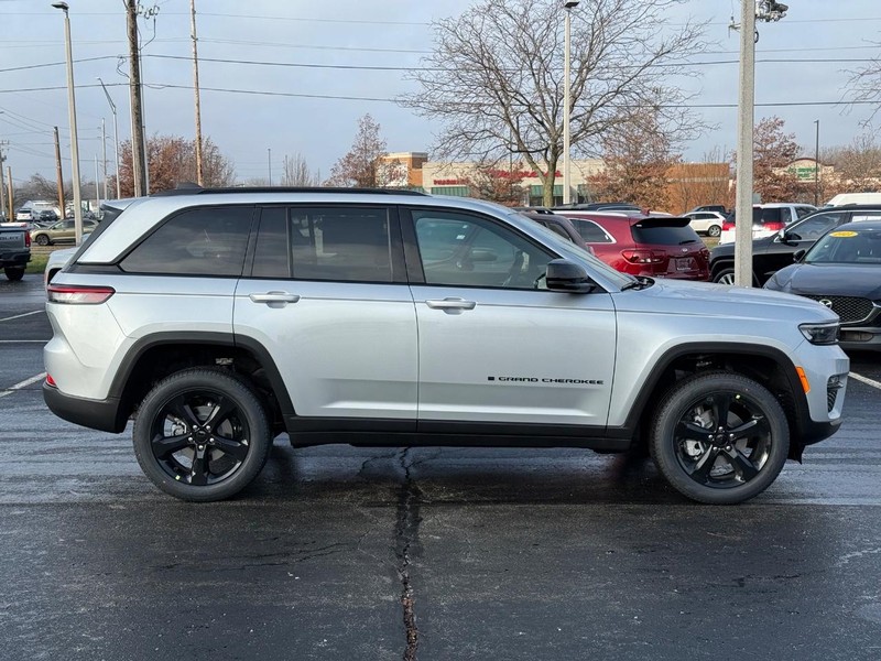 Jeep Grand Cherokee Vehicle Full-screen Gallery Image 2