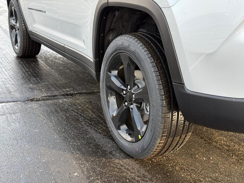 Jeep Grand Cherokee Vehicle Full-screen Gallery Image 6