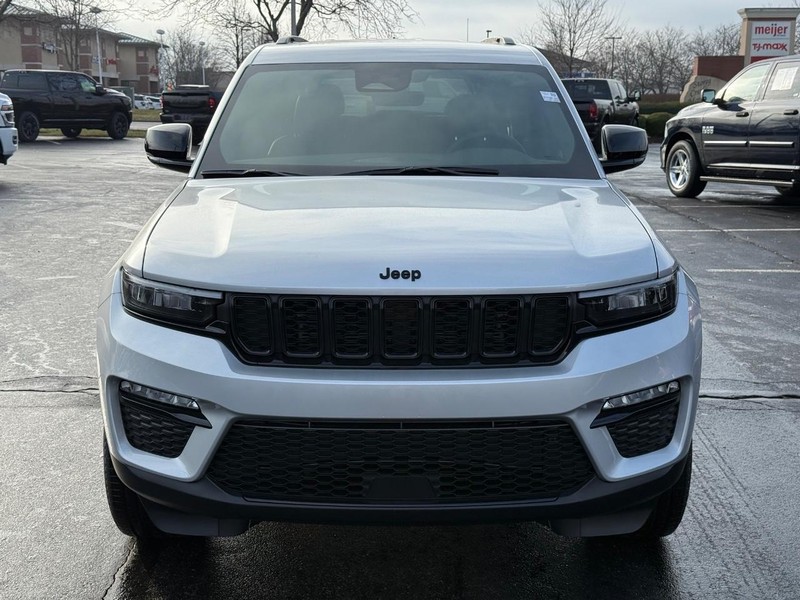 Jeep Grand Cherokee Vehicle Full-screen Gallery Image 10