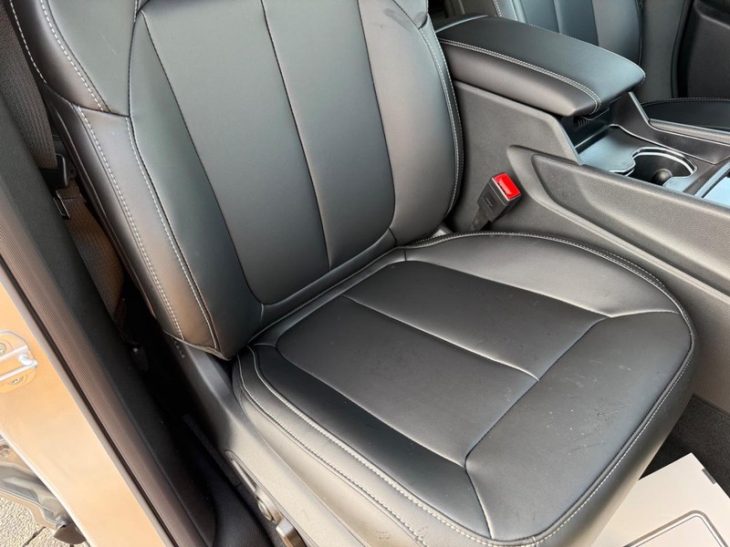 Jeep Grand Cherokee Vehicle Full-screen Gallery Image 16