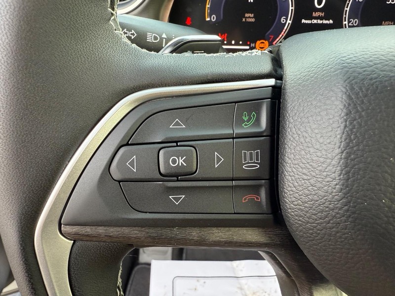 Jeep Grand Cherokee Vehicle Full-screen Gallery Image 20