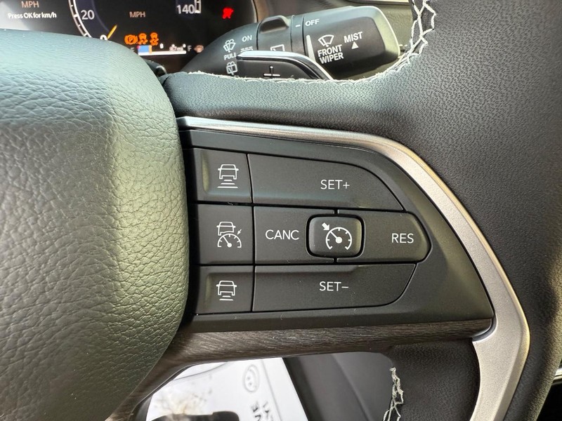 Jeep Grand Cherokee Vehicle Full-screen Gallery Image 21