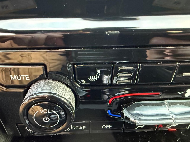 Jeep Grand Cherokee Vehicle Full-screen Gallery Image 23