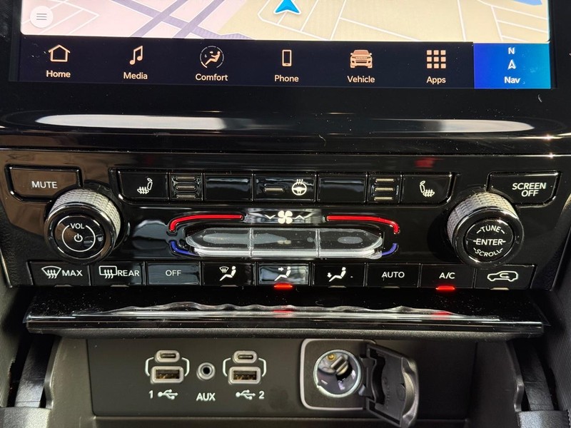 Jeep Grand Cherokee Vehicle Full-screen Gallery Image 26