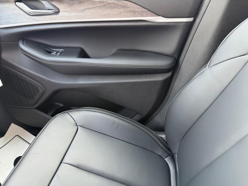 Jeep Grand Cherokee Vehicle Full-screen Gallery Image 28