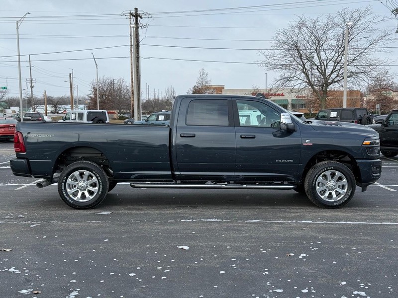Ram 3500 Vehicle Full-screen Gallery Image 2