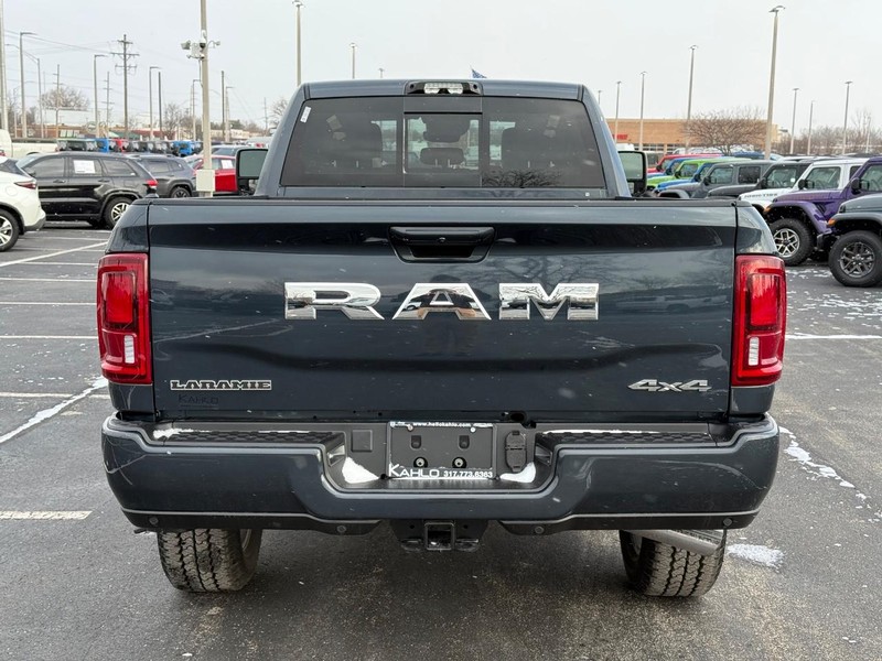 Ram 3500 Vehicle Full-screen Gallery Image 4