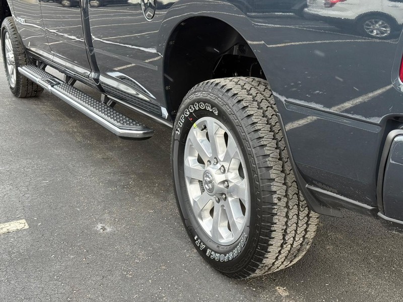 Ram 3500 Vehicle Full-screen Gallery Image 6