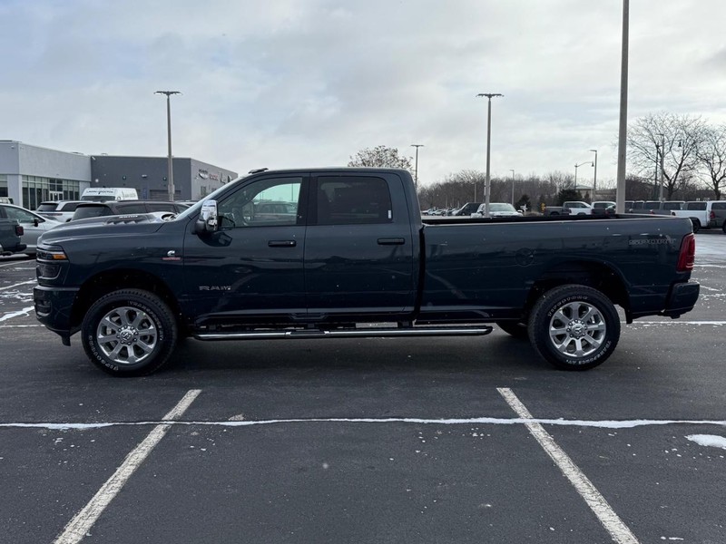 Ram 3500 Vehicle Full-screen Gallery Image 8