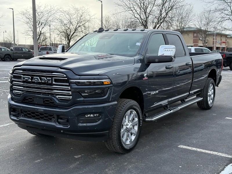 Ram 3500 Vehicle Full-screen Gallery Image 9