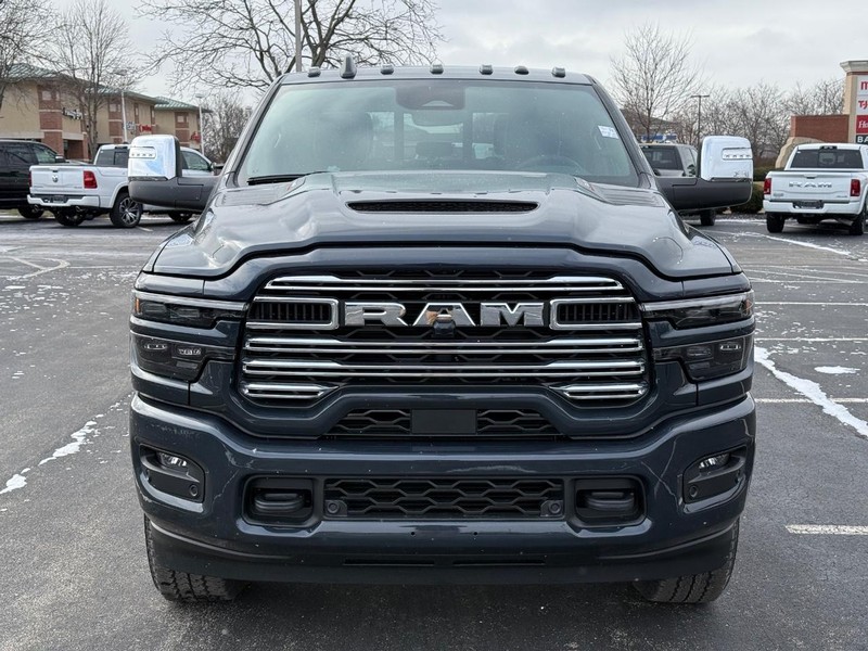 Ram 3500 Vehicle Full-screen Gallery Image 10