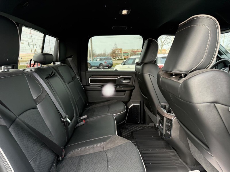 Ram 3500 Vehicle Full-screen Gallery Image 11