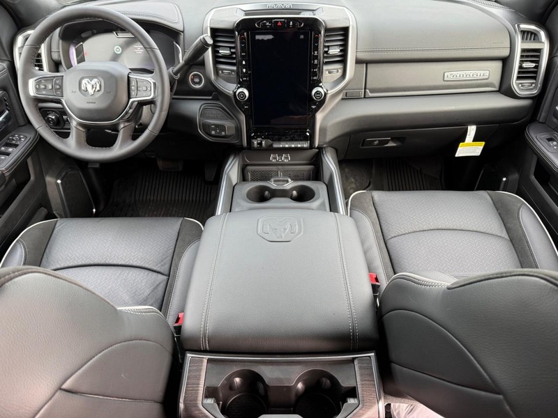 Ram 3500 Vehicle Full-screen Gallery Image 13