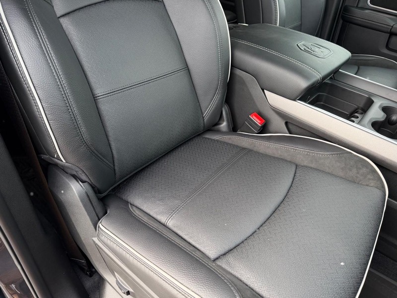 Ram 3500 Vehicle Full-screen Gallery Image 16