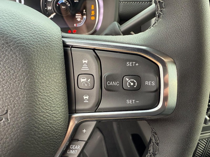 Ram 3500 Vehicle Full-screen Gallery Image 21