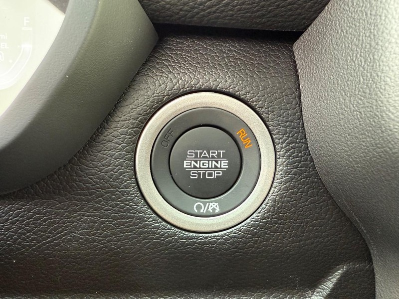 Ram 3500 Vehicle Full-screen Gallery Image 22