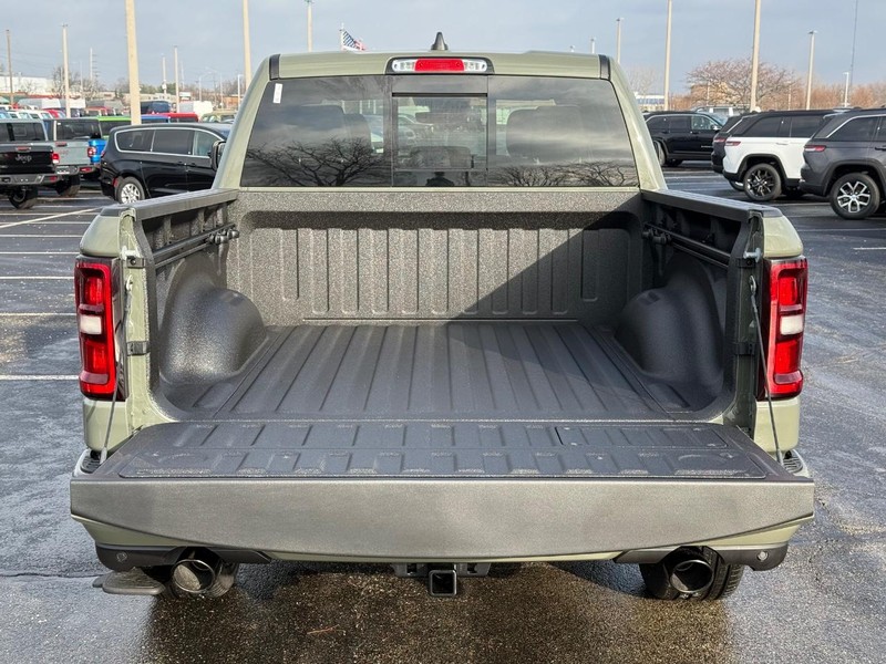 Ram 1500 Vehicle Full-screen Gallery Image 7