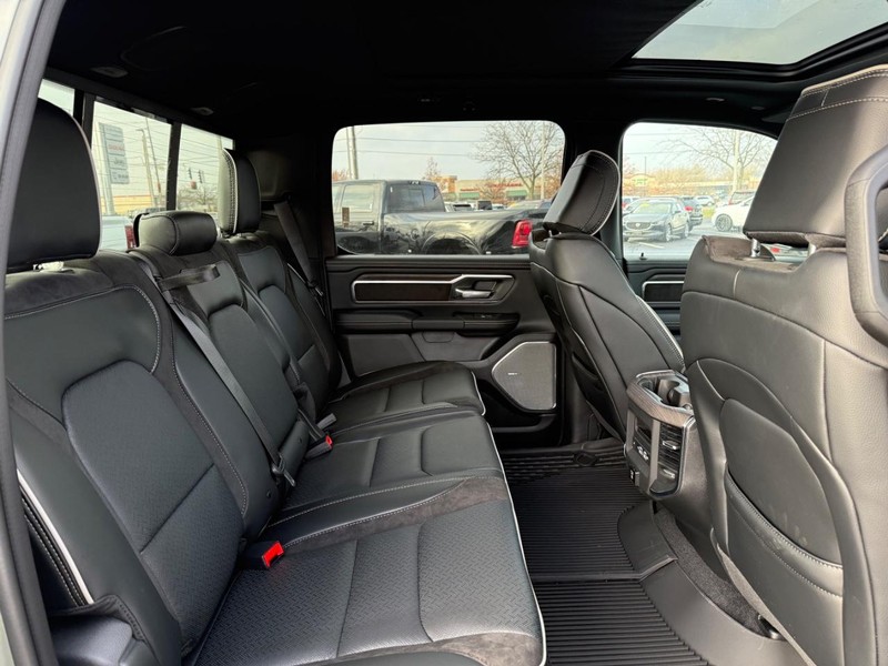 Ram 1500 Vehicle Full-screen Gallery Image 10