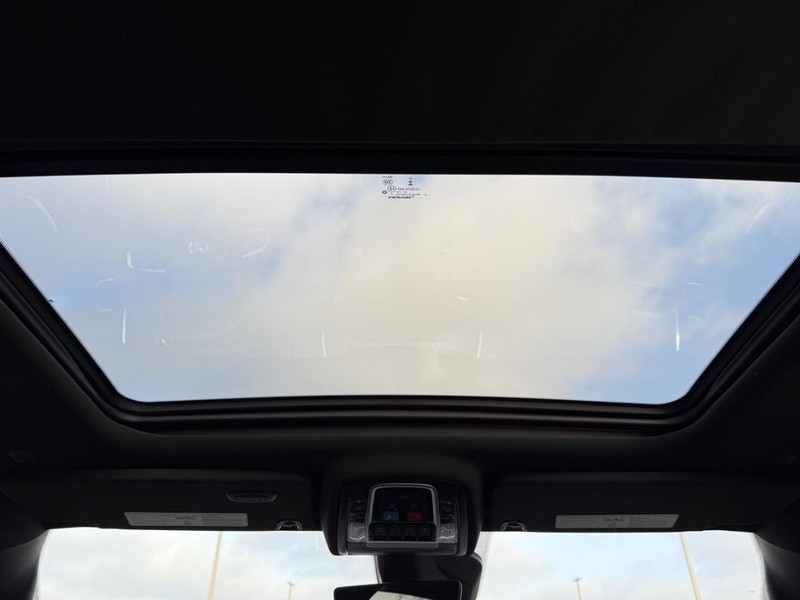 Ram 1500 Vehicle Full-screen Gallery Image 12