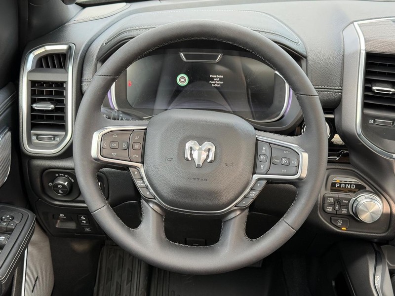 Ram 1500 Vehicle Full-screen Gallery Image 14