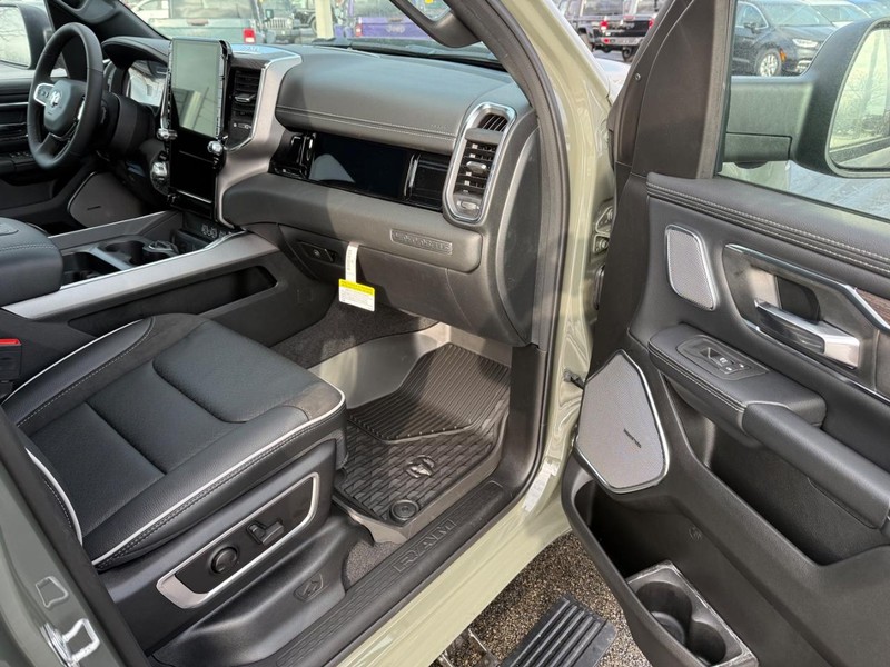 Ram 1500 Vehicle Full-screen Gallery Image 15