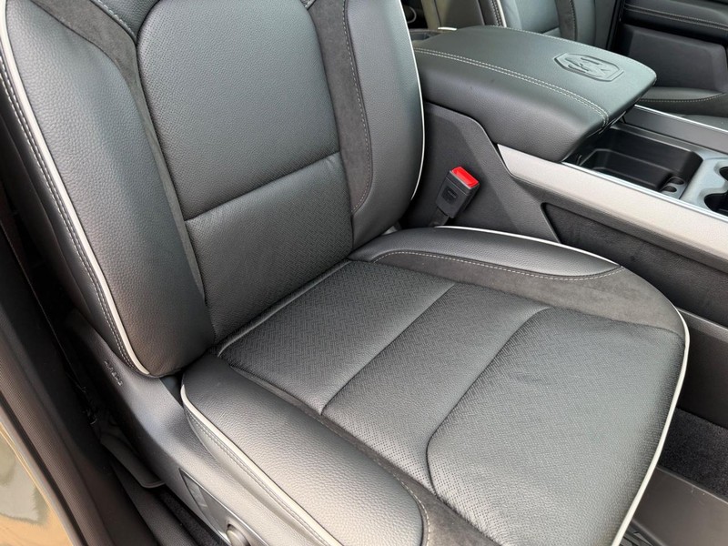 Ram 1500 Vehicle Full-screen Gallery Image 16