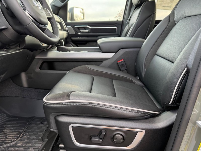 Ram 1500 Vehicle Full-screen Gallery Image 18