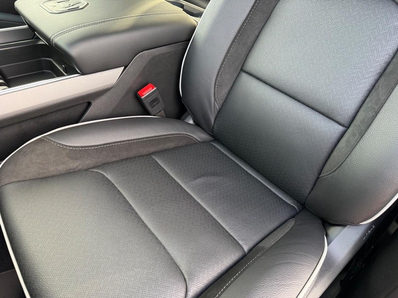 Ram 1500 Vehicle Full-screen Gallery Image 30