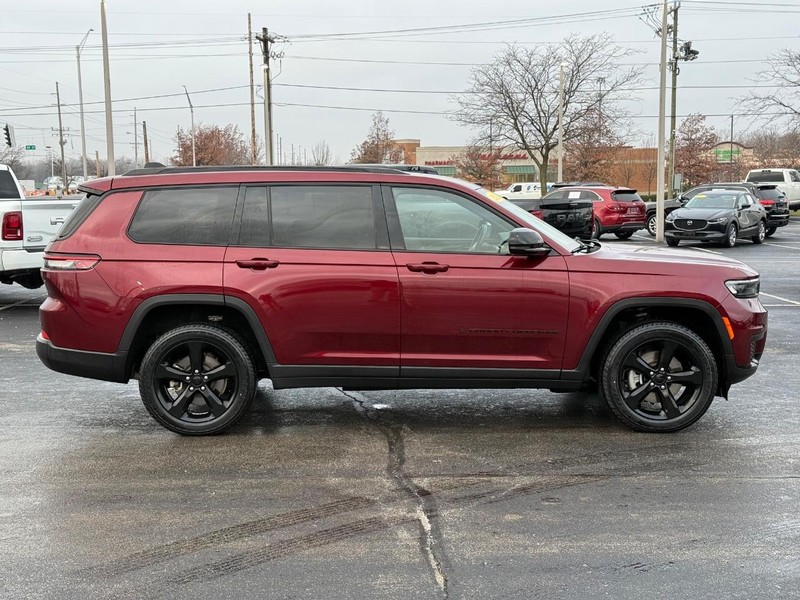 Jeep Grand Cherokee L Vehicle Full-screen Gallery Image 2