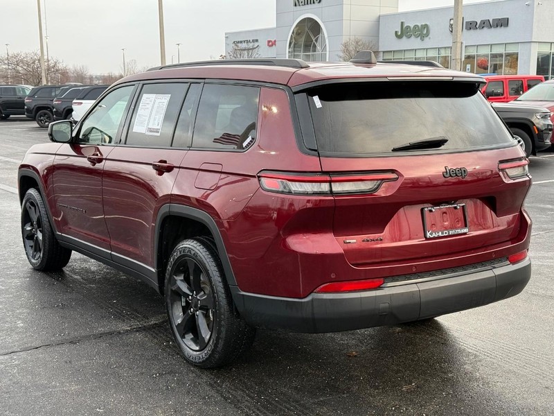 Jeep Grand Cherokee L Vehicle Full-screen Gallery Image 5