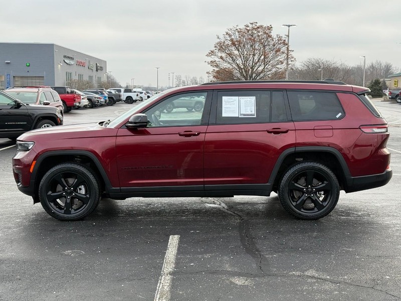 Jeep Grand Cherokee L Vehicle Full-screen Gallery Image 9