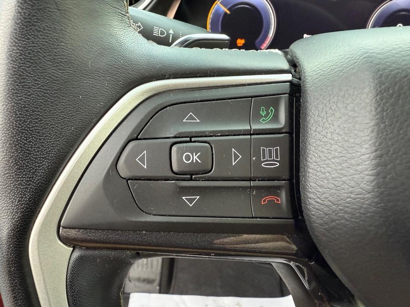 Jeep Grand Cherokee L Vehicle Full-screen Gallery Image 21