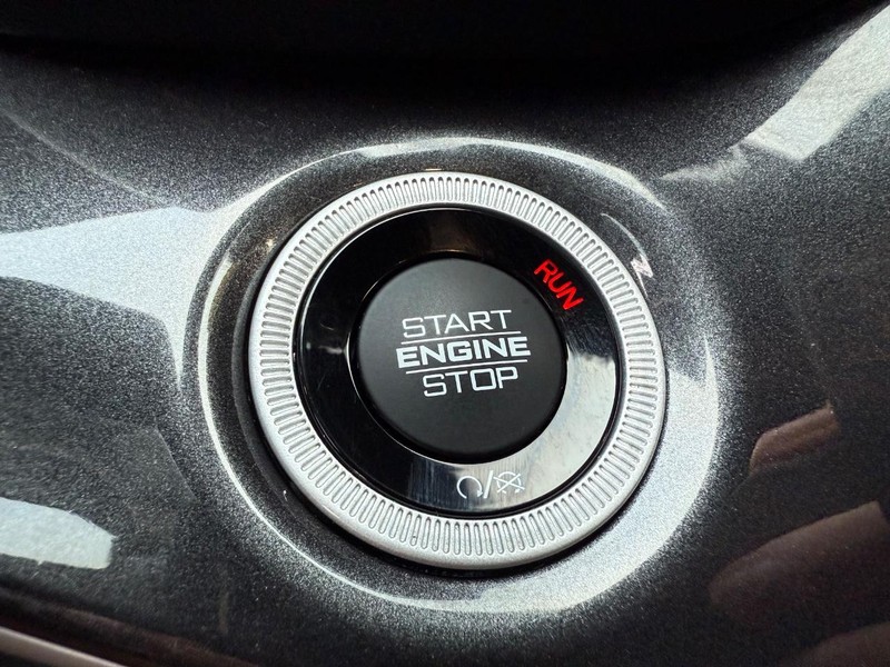 Jeep Grand Cherokee L Vehicle Full-screen Gallery Image 23