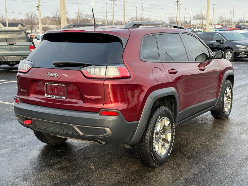 Jeep Cherokee Vehicle Full-screen Gallery Image 3
