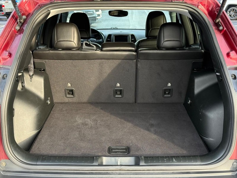 Jeep Cherokee Vehicle Full-screen Gallery Image 7