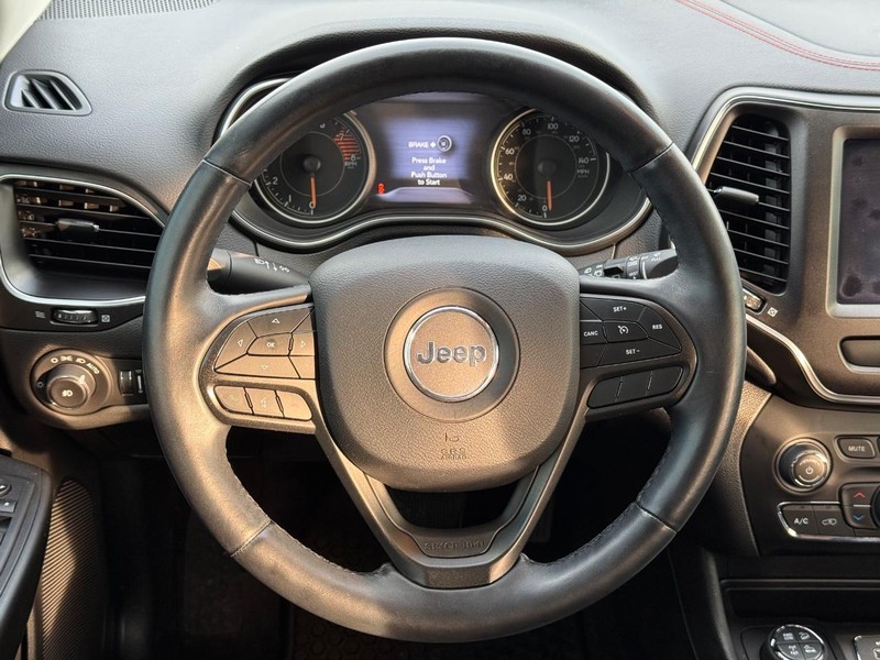 Jeep Cherokee Vehicle Full-screen Gallery Image 14