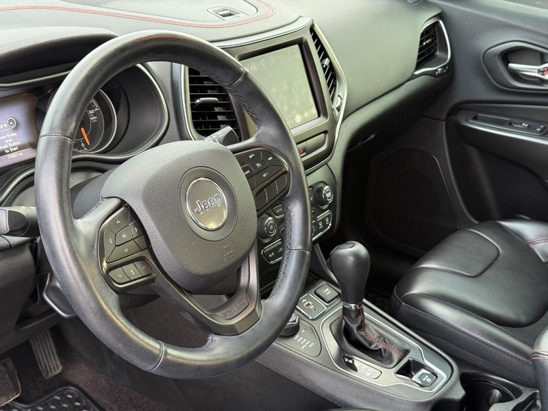 Jeep Cherokee Vehicle Full-screen Gallery Image 19