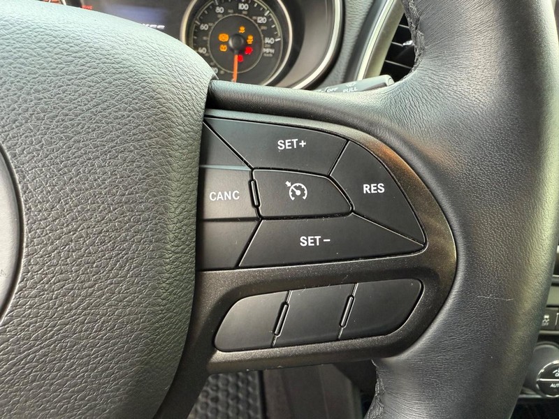 Jeep Cherokee Vehicle Full-screen Gallery Image 20