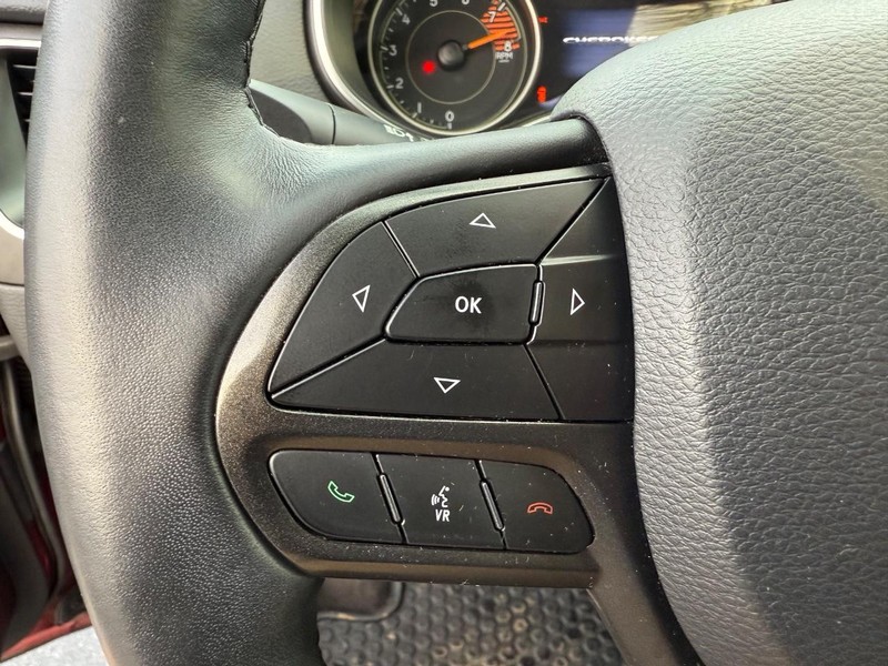 Jeep Cherokee Vehicle Full-screen Gallery Image 21